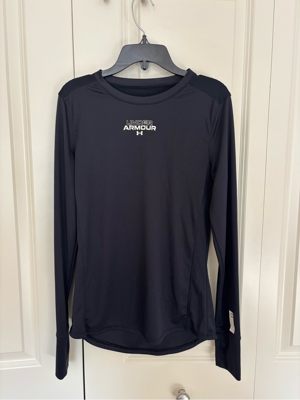 Women’s under armour black long sleeve athletic shirt size small.